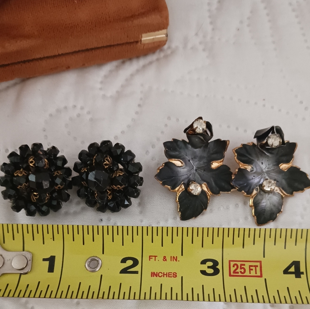 Vintage Clip Earrings 2 Pair - Picture 5 of 8